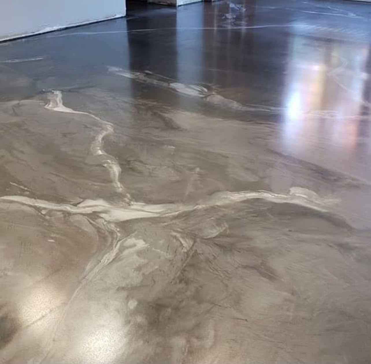 Decorative epoxy flooring — metallic pigment effect