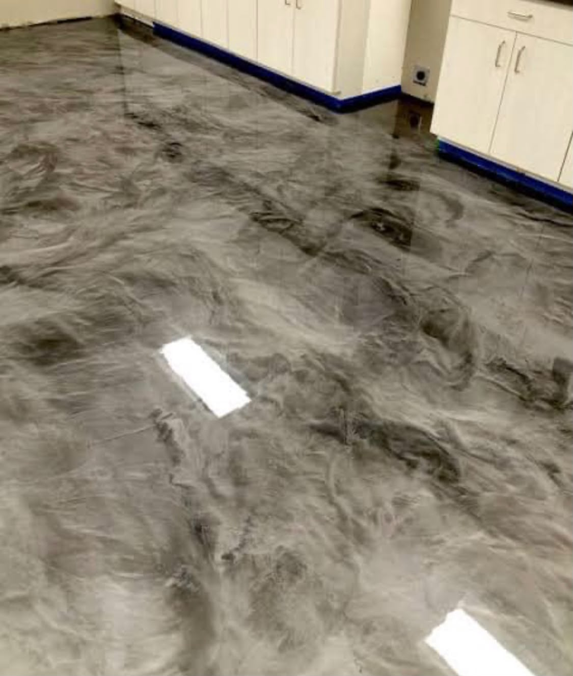 Decorative epoxy floor — metallic colour